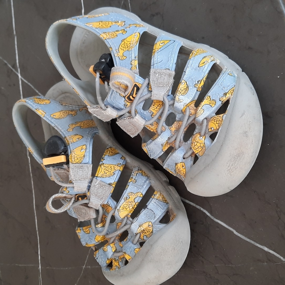 KEEN waterproof sandals child size 10